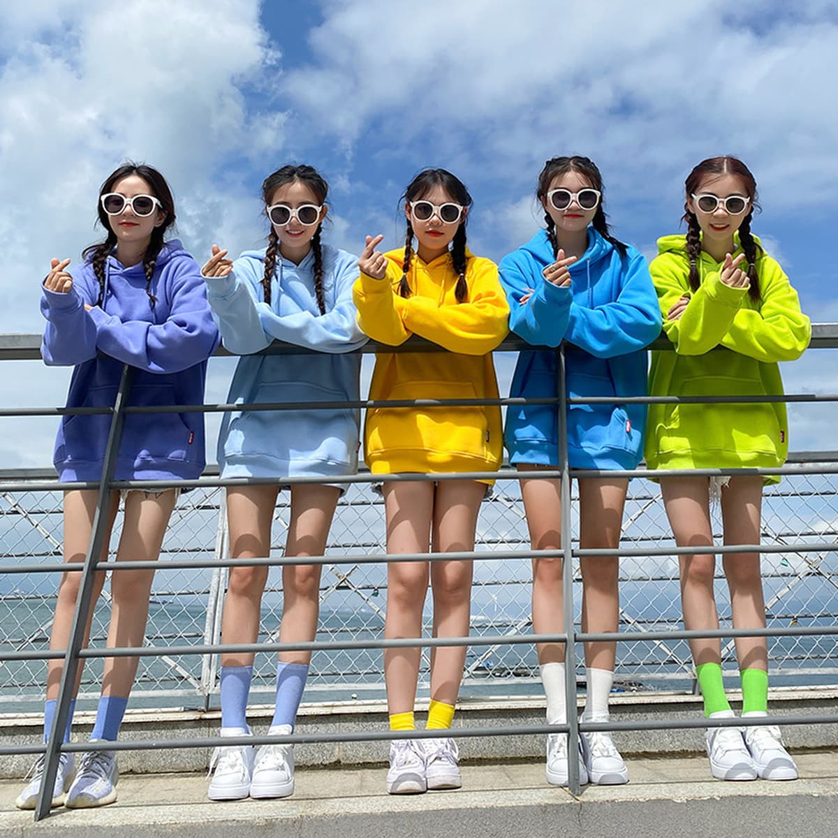 Сестры ярких цветов пара свободный Однотонный свитер с капюшоном Женская классная Одежда для подруг групповая куртка для...