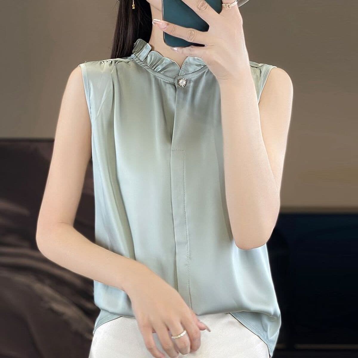 Новая женская футболка без рукавов с рюшами, стильный универсальный свободный модный топ, утягивающий для мам.