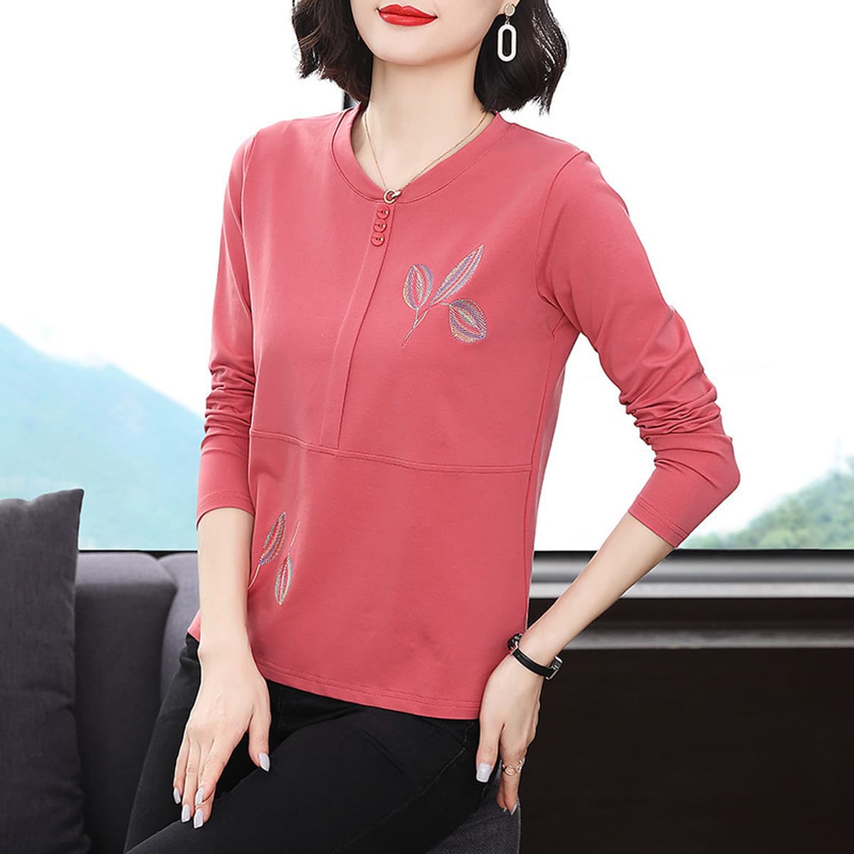 Весенняя одежда для женщин среднего и старшего возраста 2025: новые вышитые топы из чистого хлопка, оптовая продажа женской...