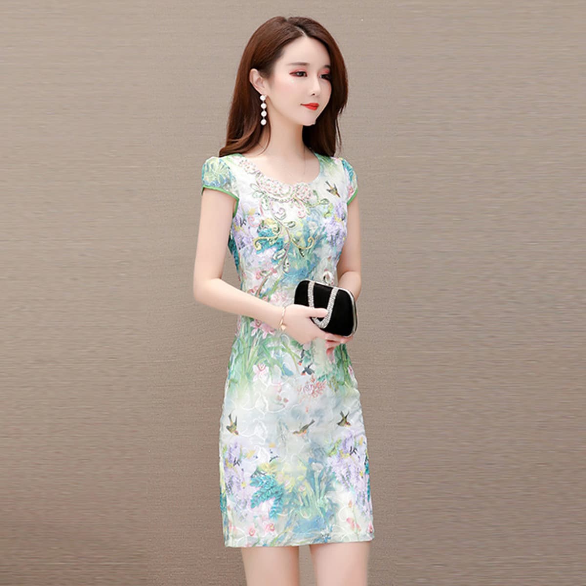 Платье с короткими рукавами женское лето 2024 новый стиль иностранный худой и коротенький юбка бедра ретро улучшенный чонсам