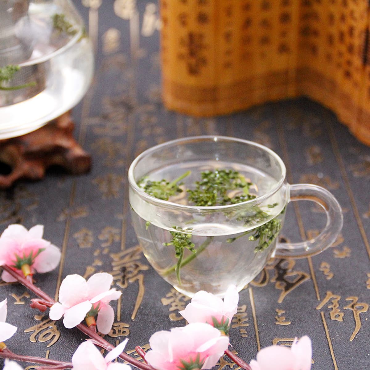 50 г в бутылке, крупные цветы женьшеня, офисный чай, цветы женьшеня с горы Чанбайшань, бутоны женьшеня для заваривания.