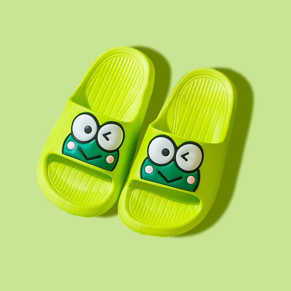 Детские тапочки летние для мальчиков 2024, новые Мультяшные милые Нескользящие домашние сандалии с мягким дном для маленьких...