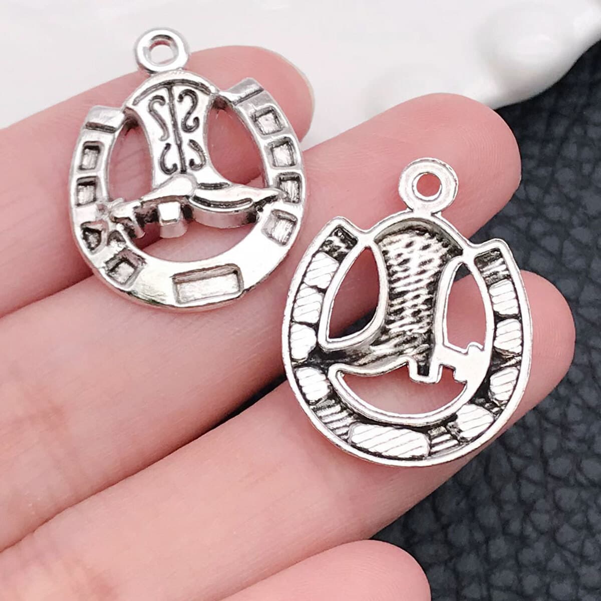 Смешать 20 старинных серебряных западных ковбойских конских шляп кактус пистолетные подвески творческие аксессуары для...