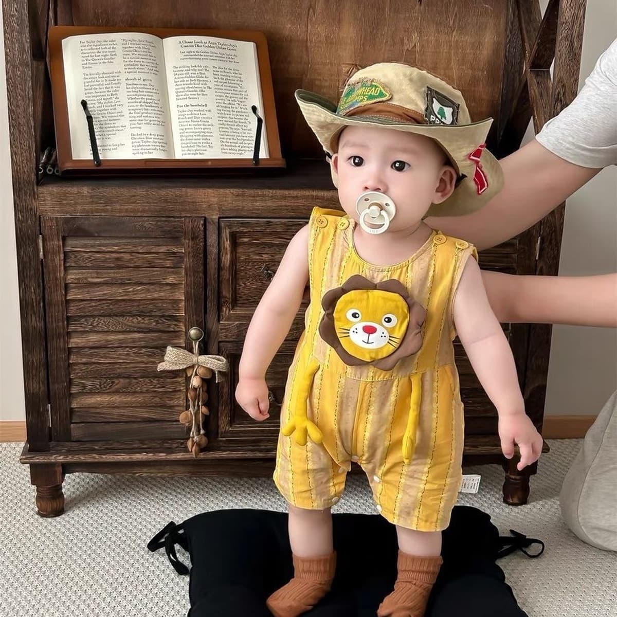 Летний тонкий комбинезон для новорожденного мальчика, безрукавный, с мультяшными рисунками, для ползания