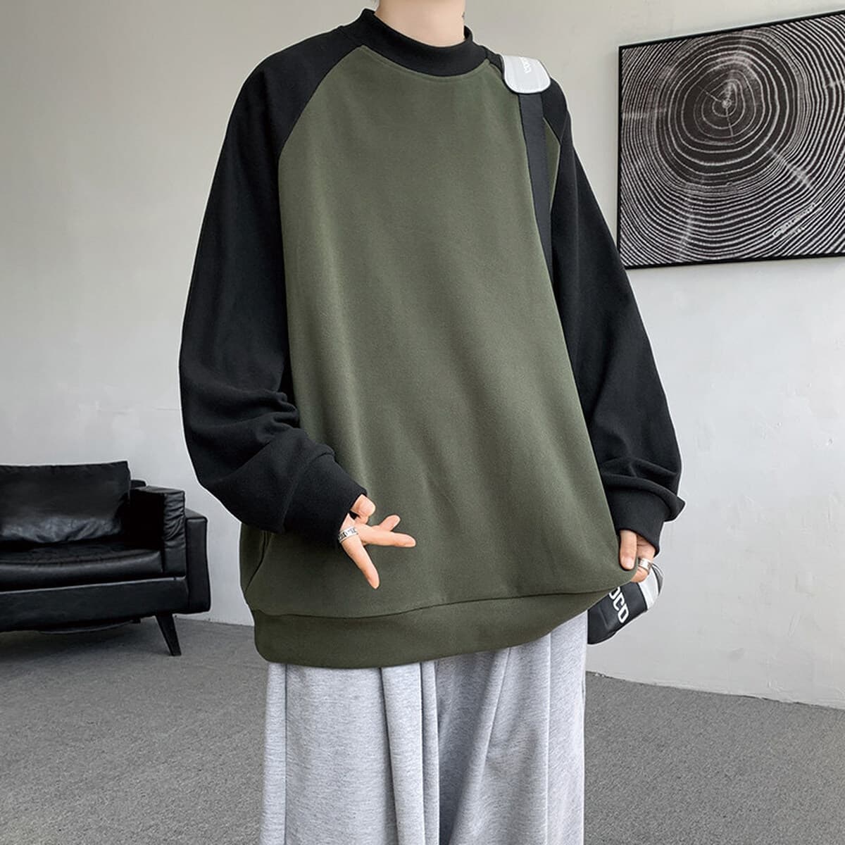 Чрезвычайно высокий свитер с круглым вырезом