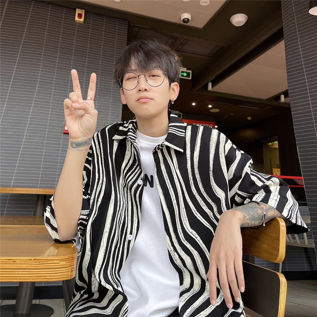 Гавайская цветочная рубашка мужская с короткими рукавами ледяной шелк прилив пляжная рубашка летняя тонкая свободная куртка...