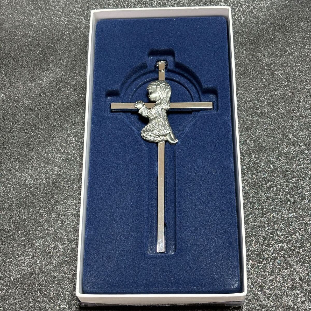 Dongguan производитель изготовил металлическую 6-дюймовую подарочную коробку религиозного креста для мальчиков и девочек