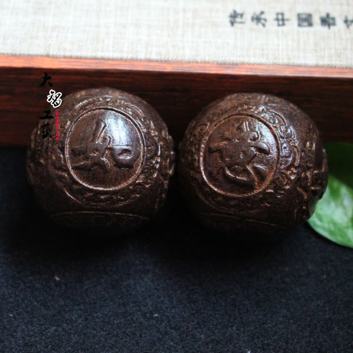 Оптовая Продажа с фабрики Вьетнам натуральный agarwood благоприятный фитнес-мяч agarwood украшения ремесла ручки штук