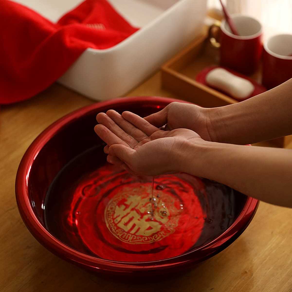 Счастливая тазик женщина приданое Свадебный умывальник невесты приданое умывальник лицо Красный тазик костюм тазик пара...