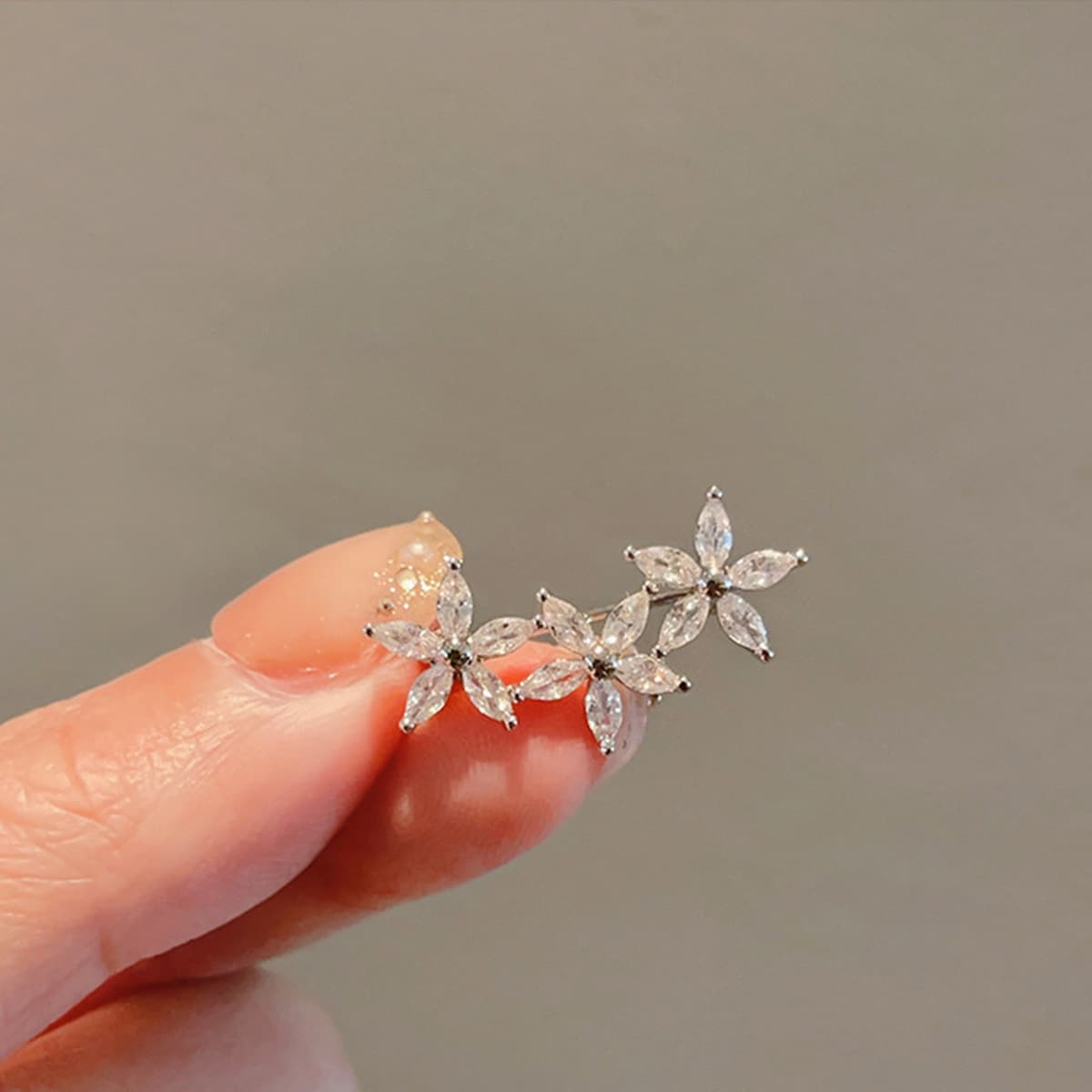 Новый сплав броши высокого уровня чувство ниши женщины оптом высокого класса пиджак пальто костюм высокого класса дикий...