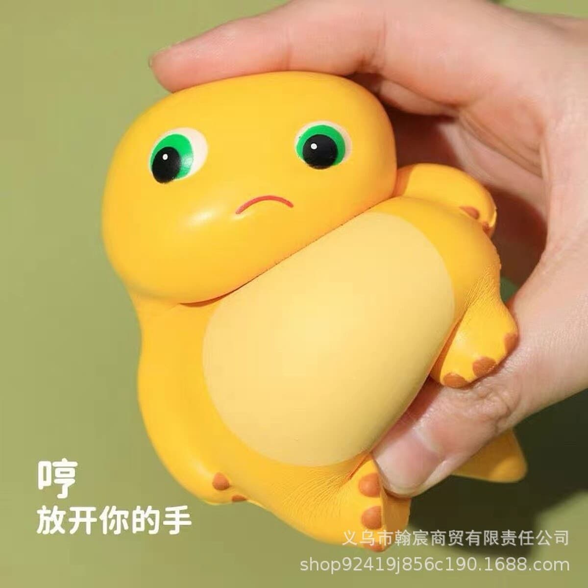 Маленькие молочные драконы сжимали музыку, медленно перепрыгивая сетку