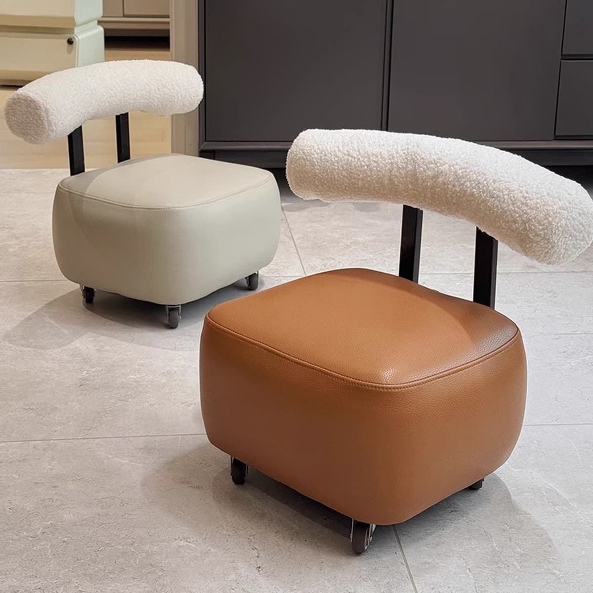 Табурет с подлокотником, маленький табурет, бытовой низкий табурет, диван, табурет, маленькая скамейка, табурет для смены...