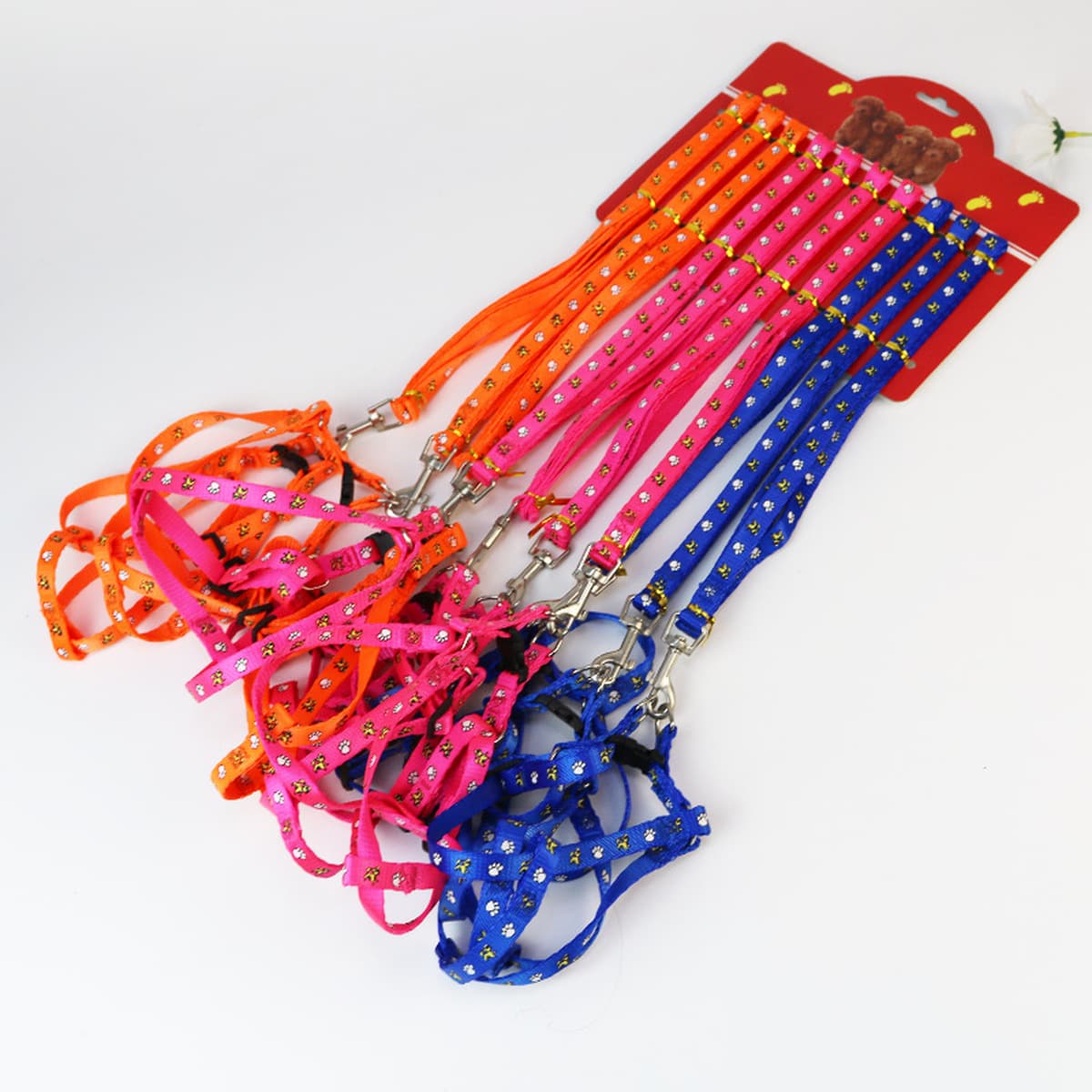 Набор для собак: поводок, шлейка и нашивка для щенков, маленькие размеры, оптом от производителя.