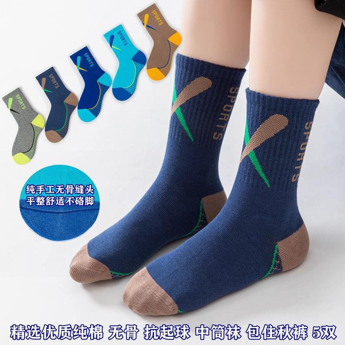 Подростки мальчики и дети расчесывают хлопок без костей осенью и зимой