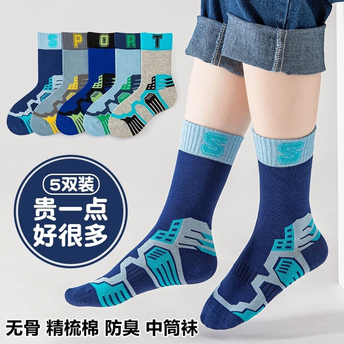 Подростки мальчики и дети расчесывают хлопок без костей осенью и зимой