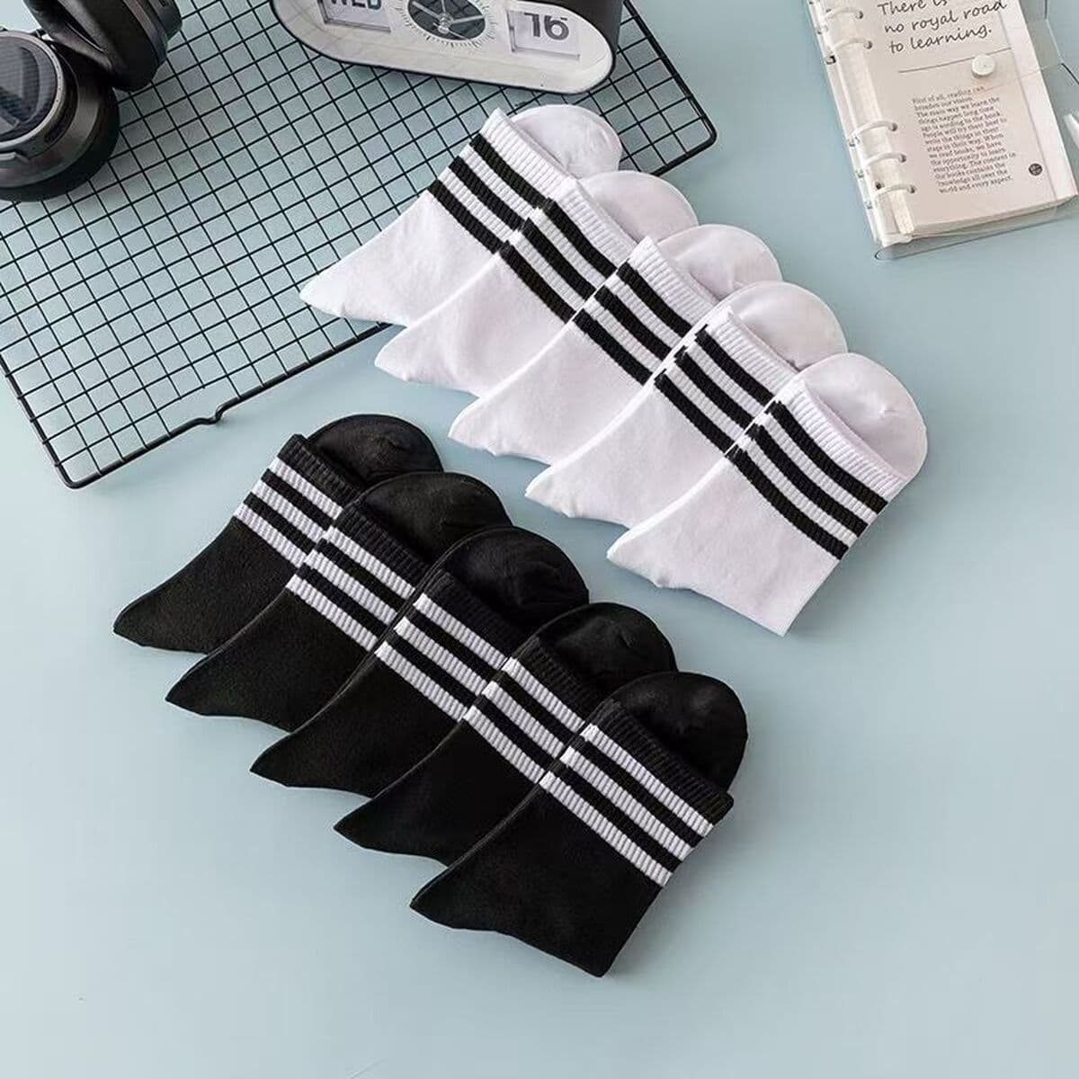 Осенние однотонные универсальные спортивные гольфы черного и белого цвета унисекс, простые хлопковые мягкие мужские носки,...