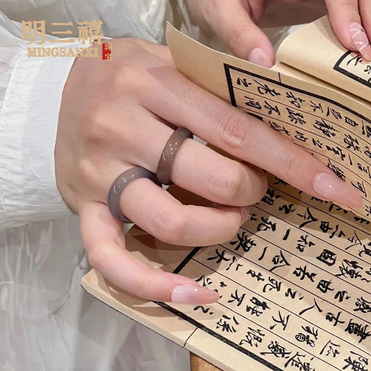 Лошадь с вегетарианским конским белым льдом натуральный высокий лед Мадагаскар халцедонное кольцо кольцо кольцо для мужчин и...