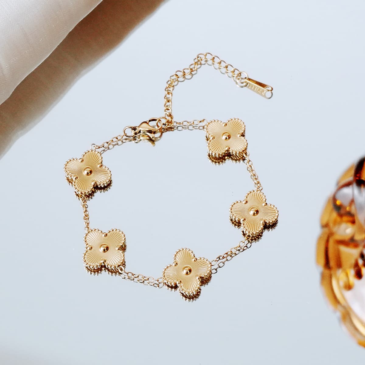 Трансграничный браслет с четырьмя листами клевера, легкая роскошь и высококачественные, популярные женские оптовые ювелирные...