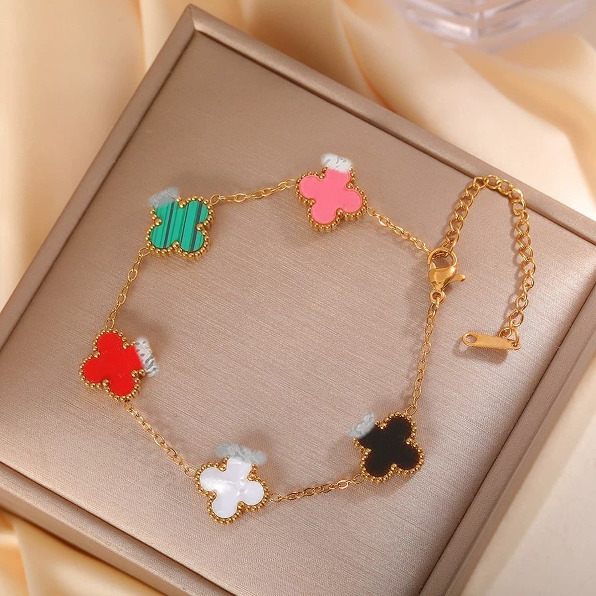 Трансграничный браслет с четырьмя листами клевера, легкая роскошь и высококачественные, популярные женские оптовые ювелирные...