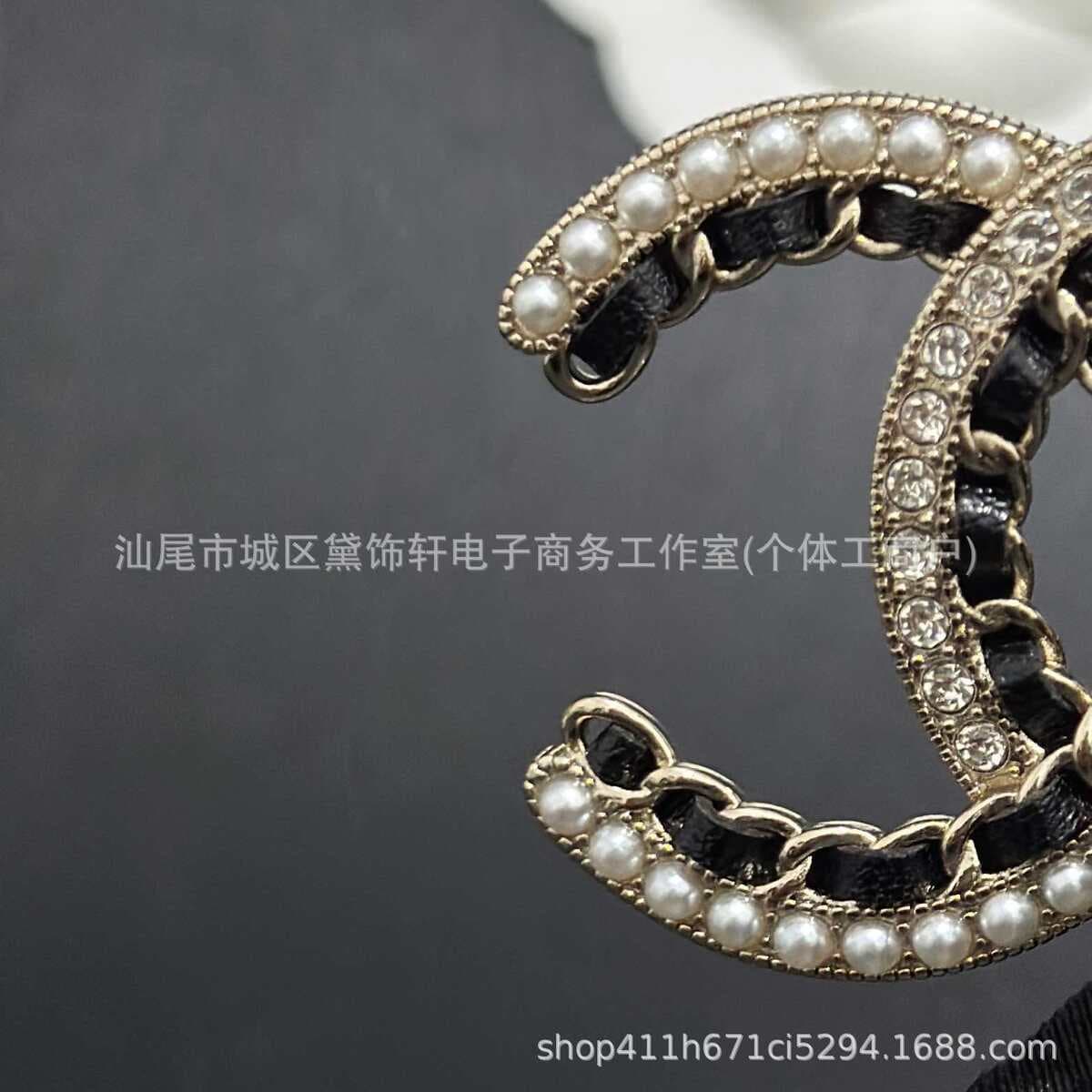 Брошь Chanel Double C с полным алмазным паве, квадратная брошь с бриллиантами и жемчугом, брошь-камелия Chanel, маленькая...