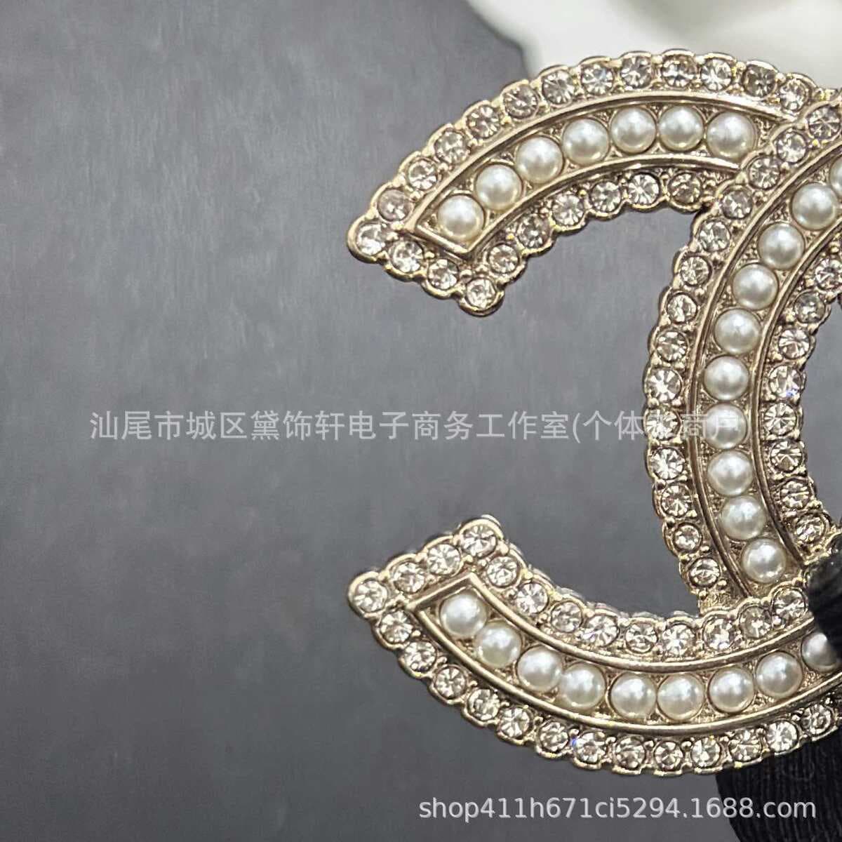 Брошь Chanel Double C с полным алмазным паве, квадратная брошь с бриллиантами и жемчугом, брошь-камелия Chanel, маленькая...