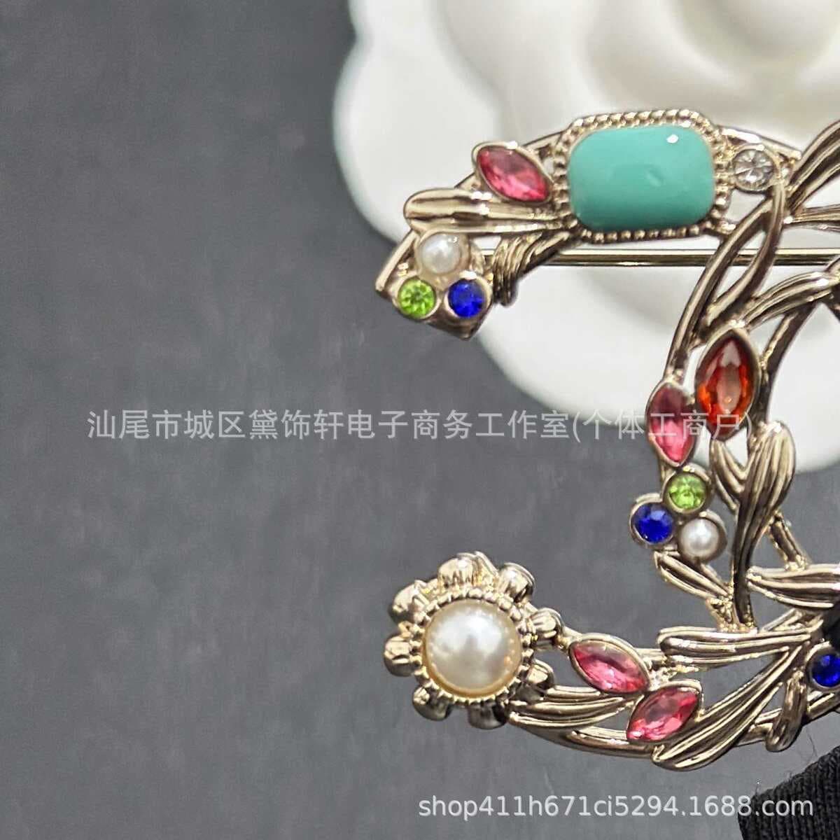 Брошь Chanel Double C с полным алмазным паве, квадратная брошь с бриллиантами и жемчугом, брошь-камелия Chanel, маленькая...