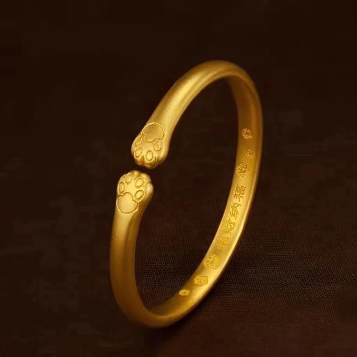 Бутик кошачьих когтей открыл простой браслет с позолоченным браслетом