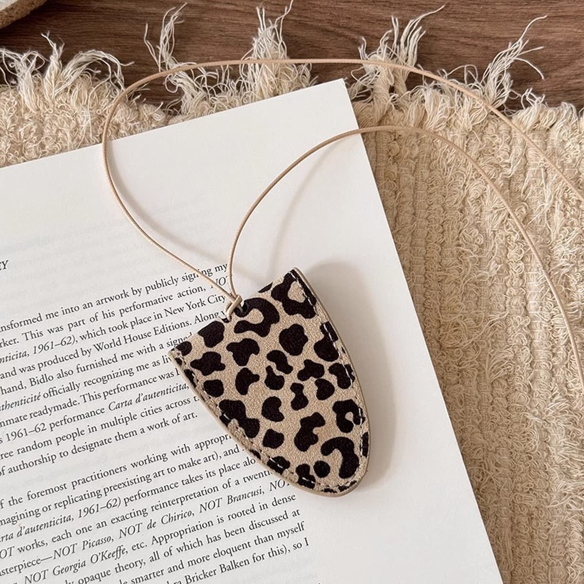 Кожаная магнитная шея очки сумка ожерелье женская сумка сумка солнцезащитные очки подвеска 2025 новый стиль изысканная...