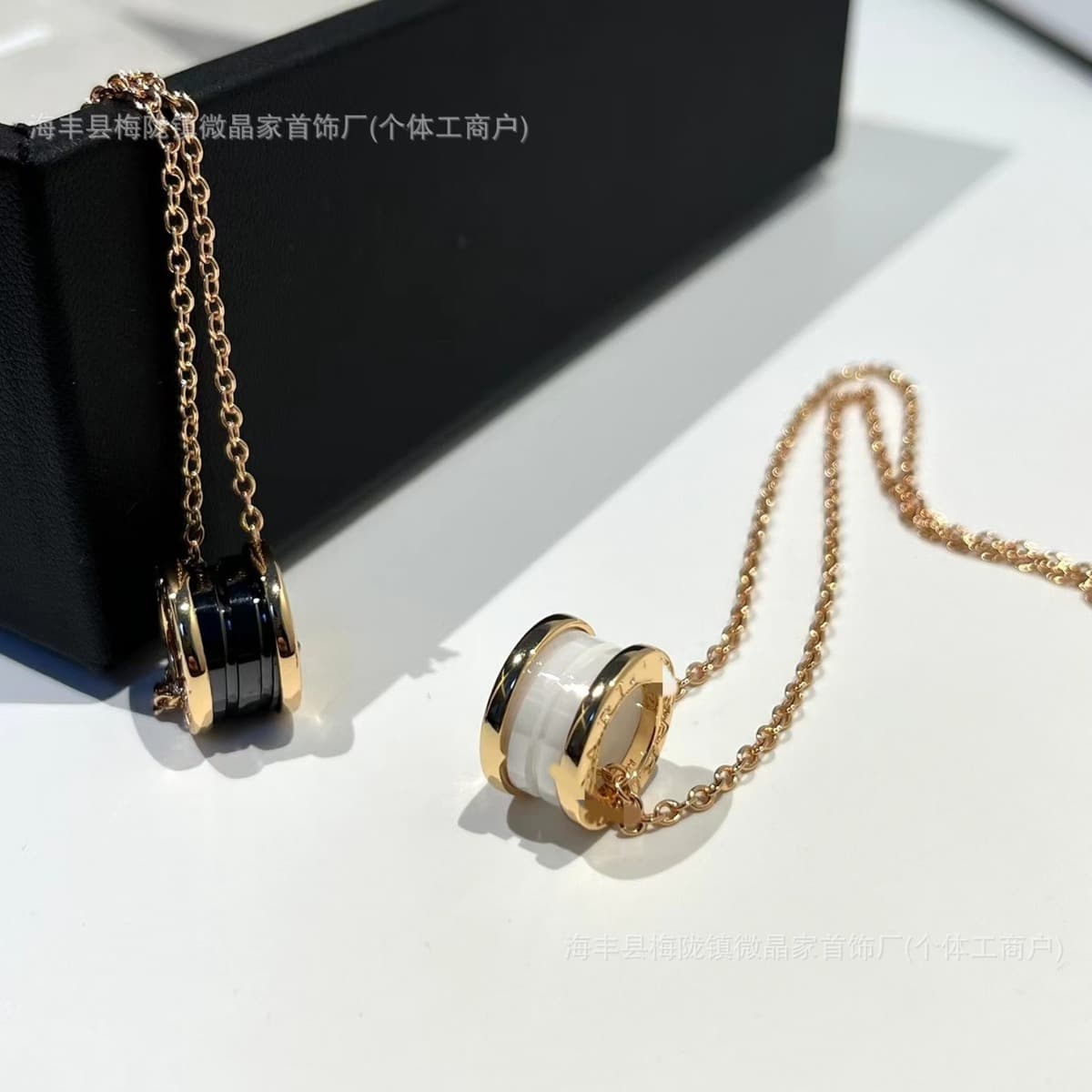 Bv высокая версия Baojia Little Red заклепка ожерелье новый благотворительный классический черно-белый керамический ожерелье...