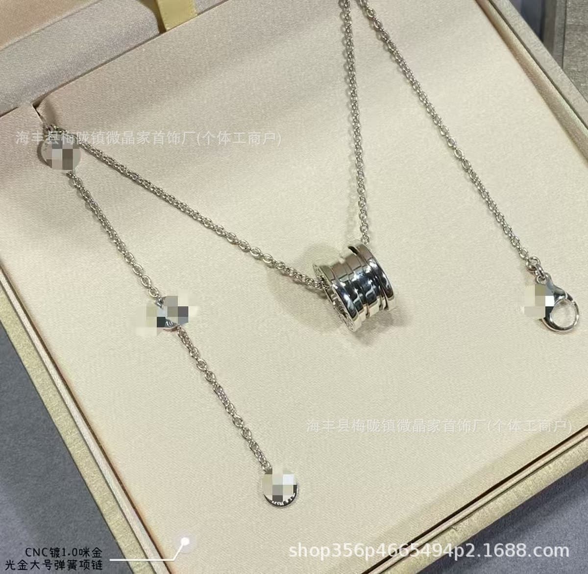 Bv высокая версия Baojia Little Red заклепка ожерелье новый благотворительный классический черно-белый керамический ожерелье...