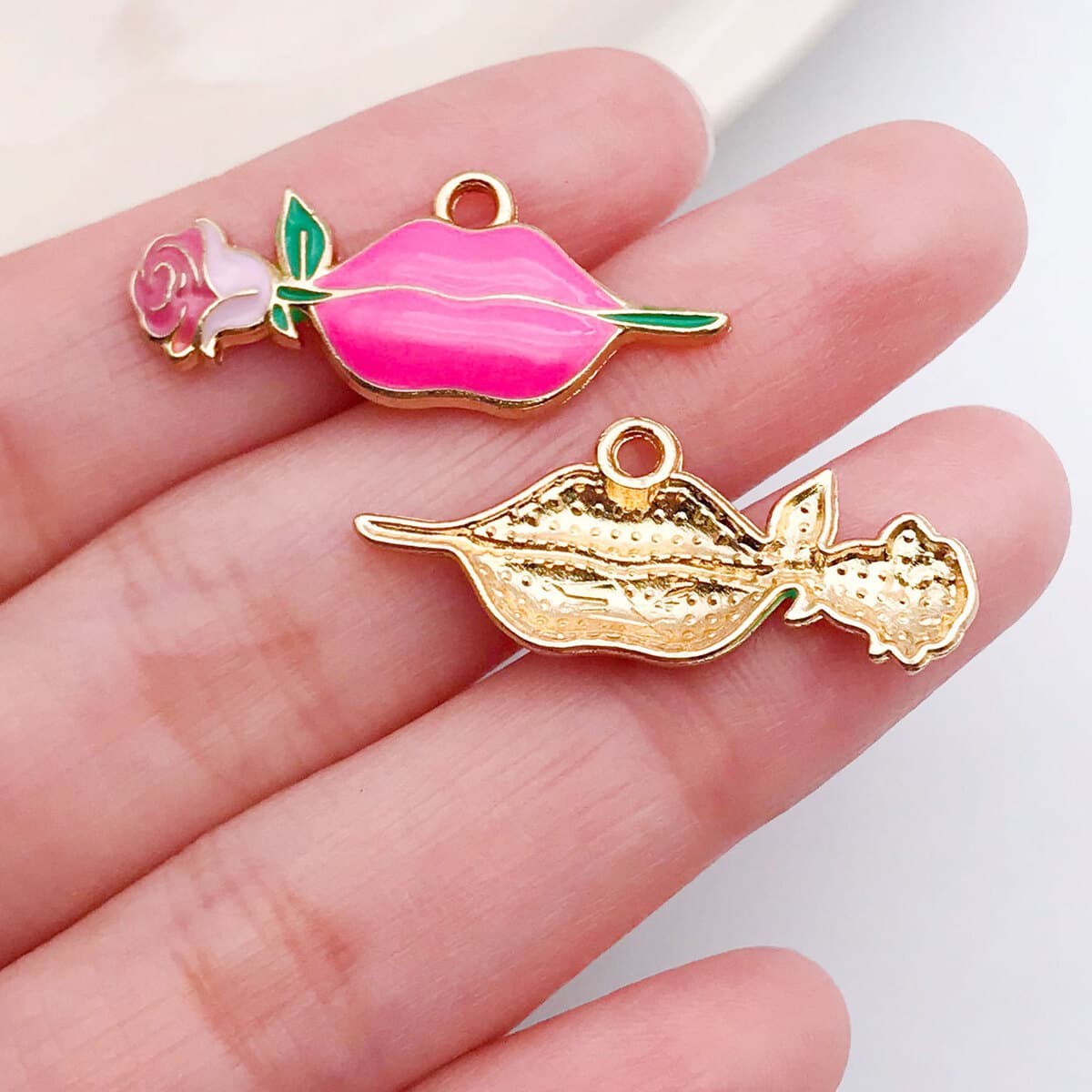 Кулон-подвеска для ожерелья DIY в форме сердца с розой и надписью LOVE, цвет розовый, ко Дню святого Валентина, аксессуары...