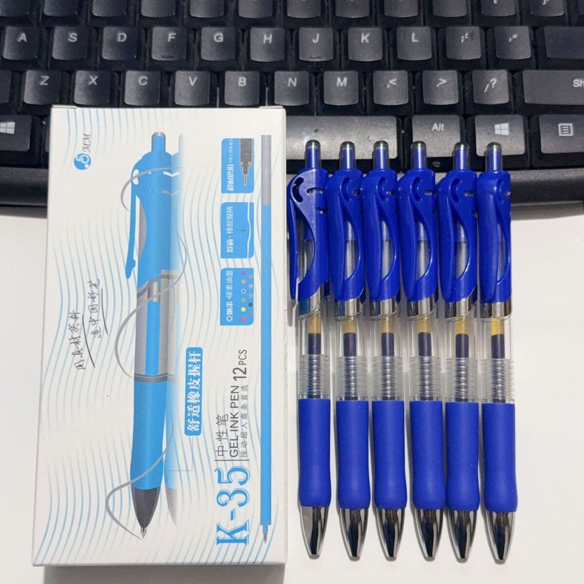 Нажмите на гелевую ручку K35, чтобы подписать ручку для экзамена